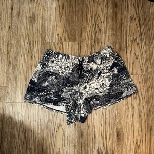 Old Navy Blue and White Tropical Print shorts xl